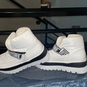 Juicy couture snow boots (size 7 women)